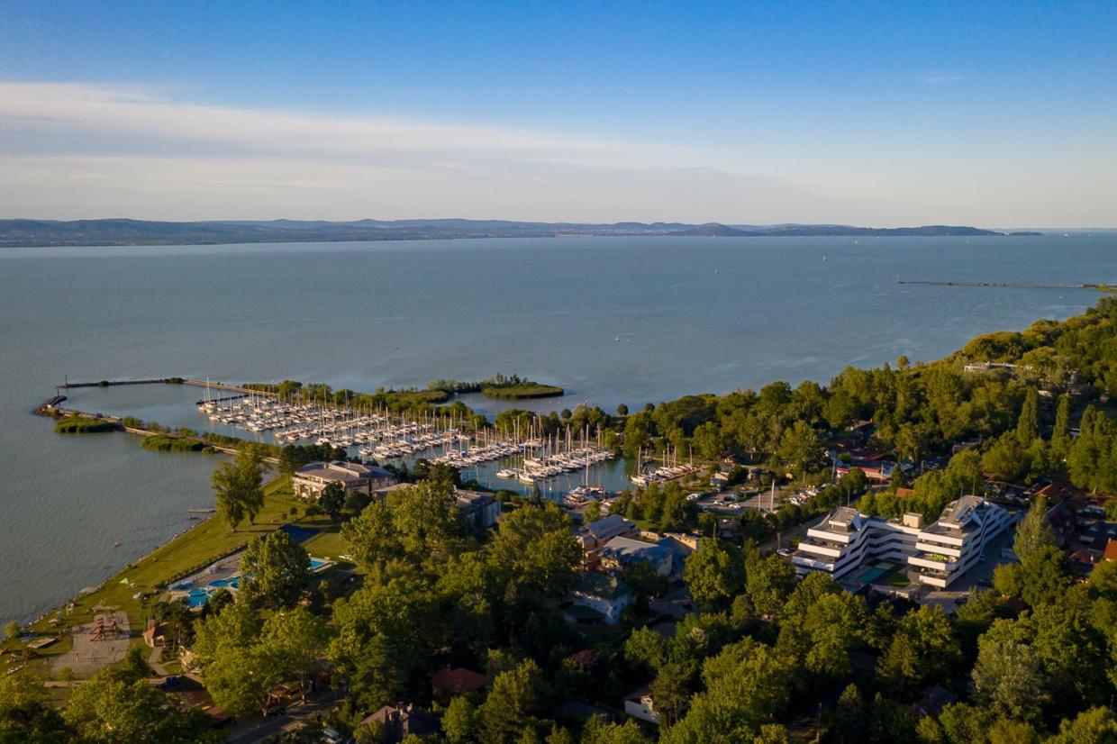 Marina Apartman Hotel บาลาตอนเซเมช ภายนอก รูปภาพ