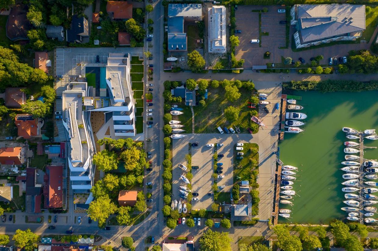 Marina Apartman Hotel บาลาตอนเซเมช ภายนอก รูปภาพ